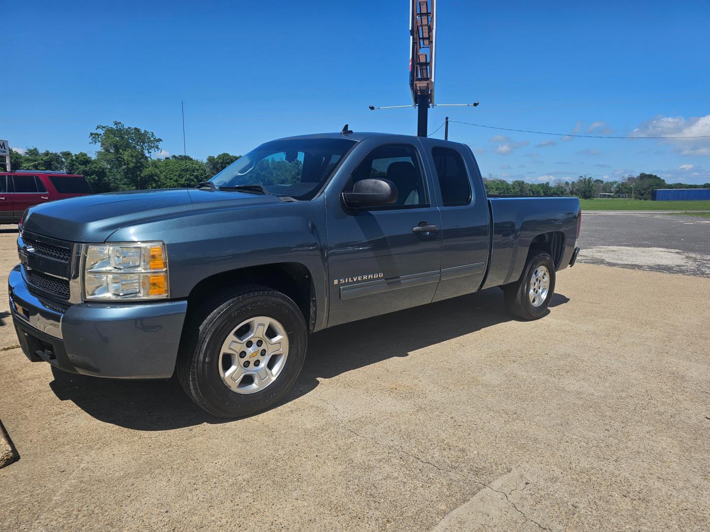 2009 BLUE Chevrolet Silverado 1500 LT1 Ext. Cab Long Box 2WD (1GCEC29009Z) with an 5.3L V8 OHV 16V FFV engine, 4-Speed Automatic Overdrive transmission, located at 533 S Seven Points BLVD, Seven Points, TX, 75143, (430) 255-4030, 32.313999, -96.209351 - Photo#0